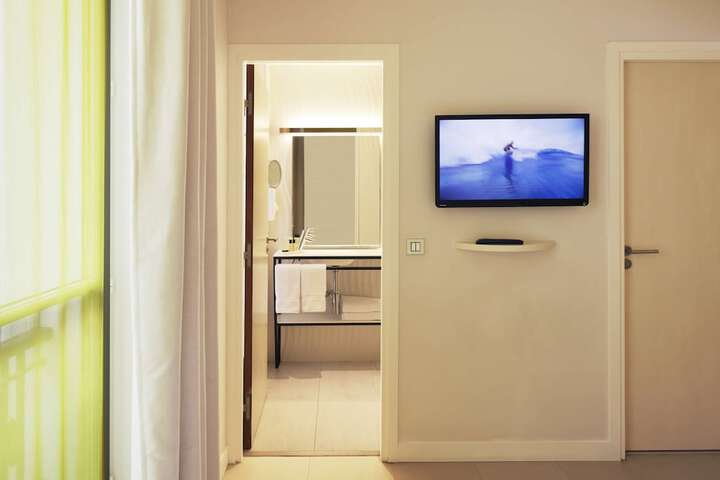 Room 76 of 106