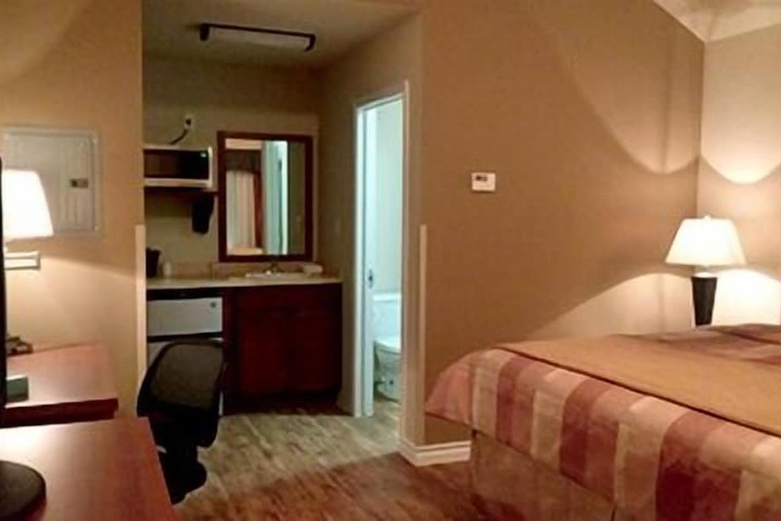 Room 2 of 10