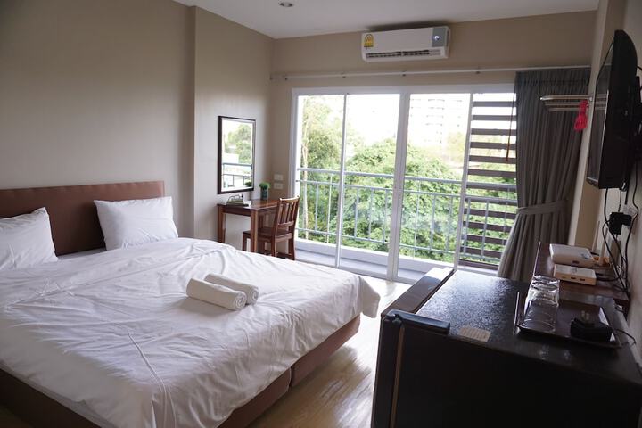 Room 27 of 48