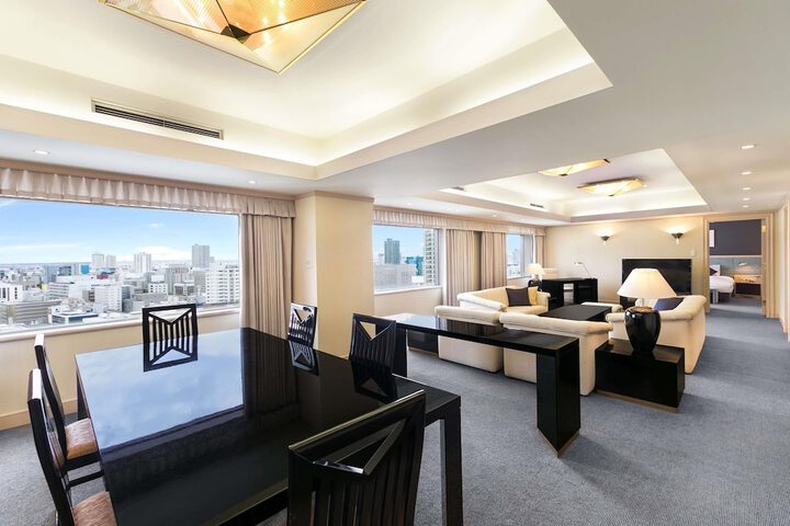 Room 28 of 102