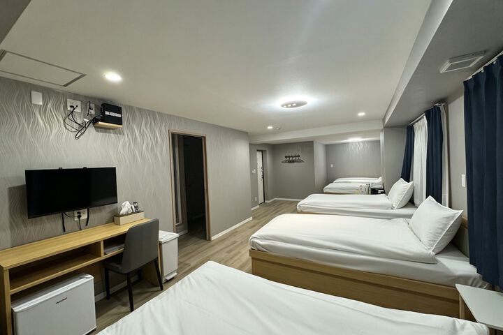 Room 27 of 68