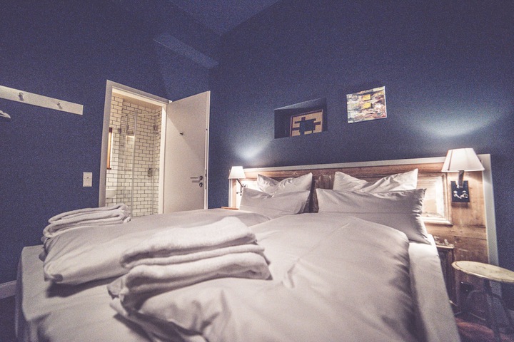 Room 6 of 53