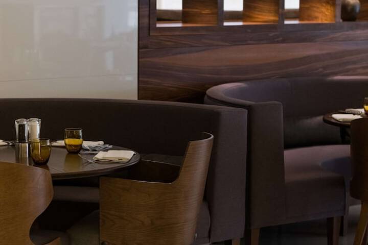 Lounge 183 of 277
