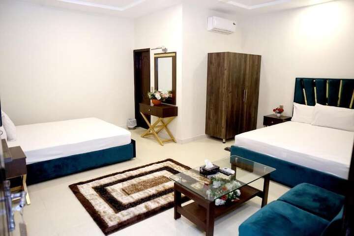 Room 9 of 12