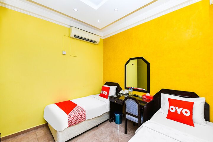 Room 17 of 33