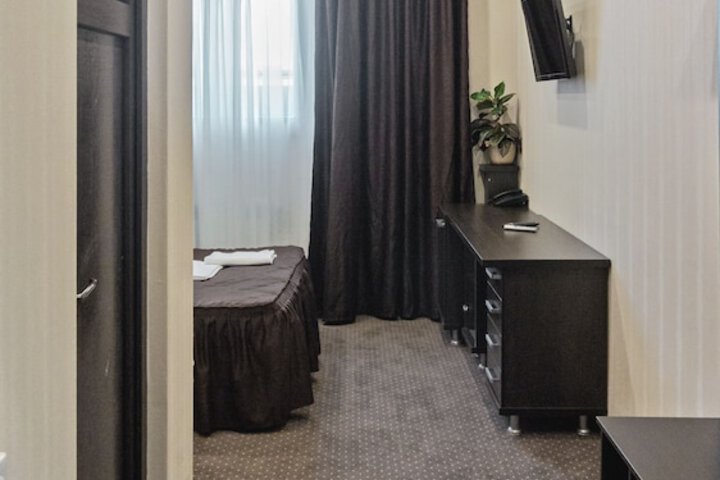 Room 27 of 54