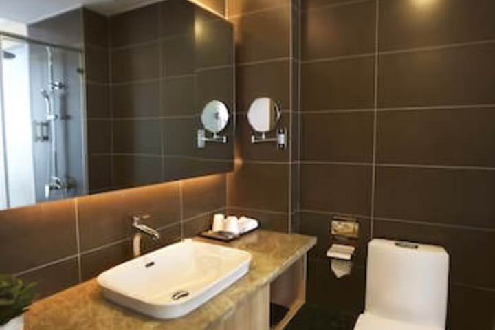 Room 6 of 11