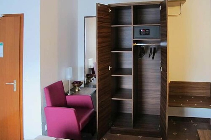 Room 36 of 65