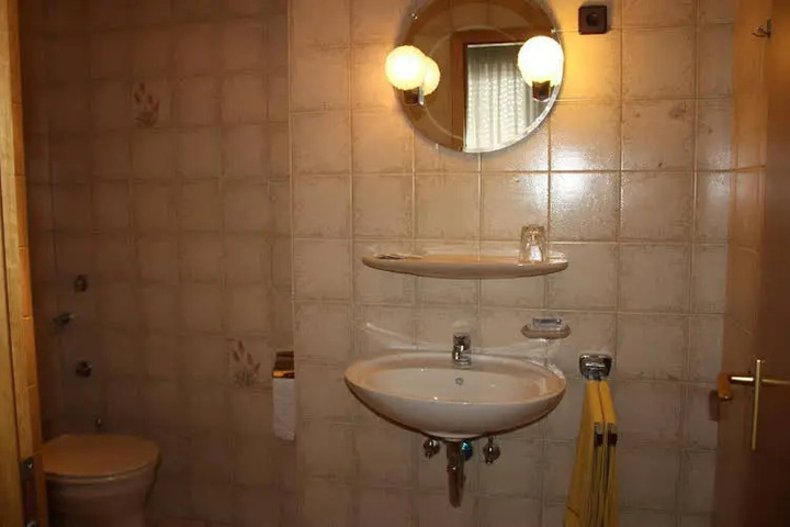 Room 5 of 5
