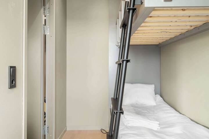 Room 26 of 37