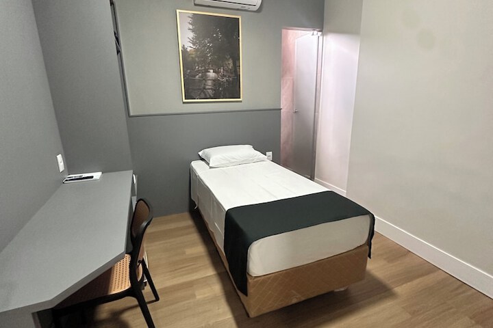 Room 9 of 111