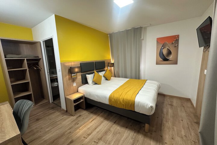 Room 15 of 22