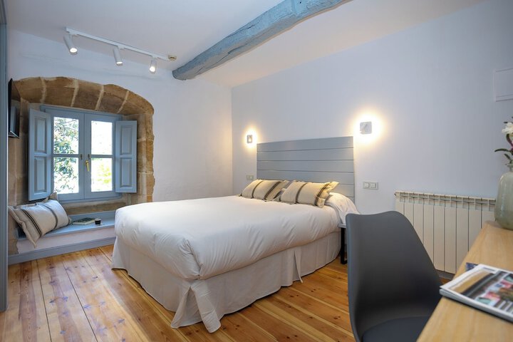 Room 10 of 37