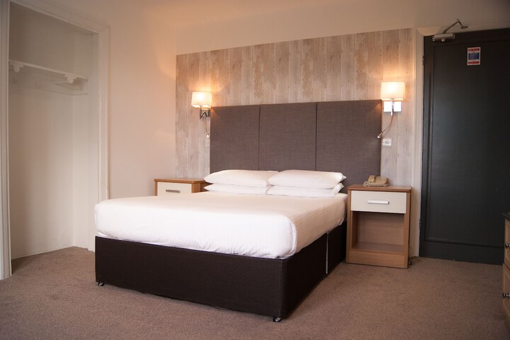 Room 16 of 128