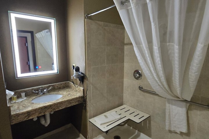 Room 21 of 34