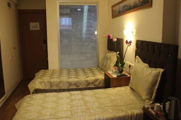 Room 13 of 37