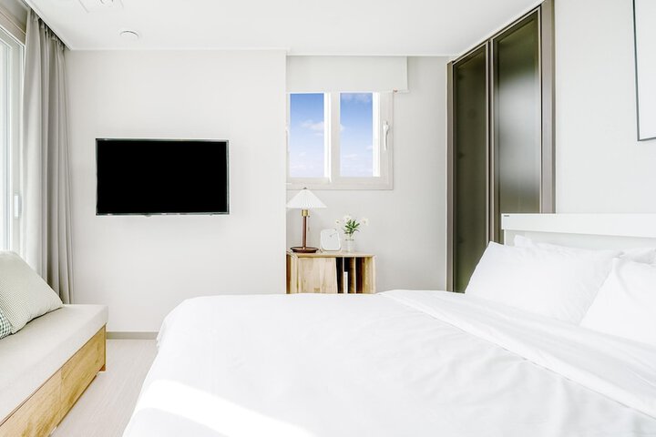 Room 332 of 640