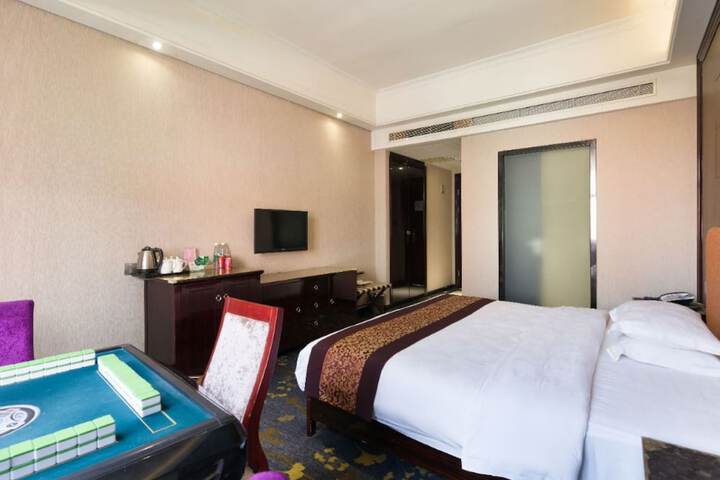 Room 9 of 32