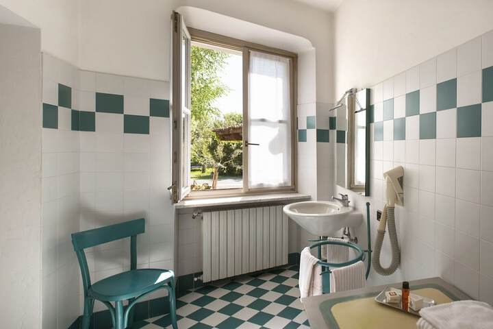 Room 5 of 71