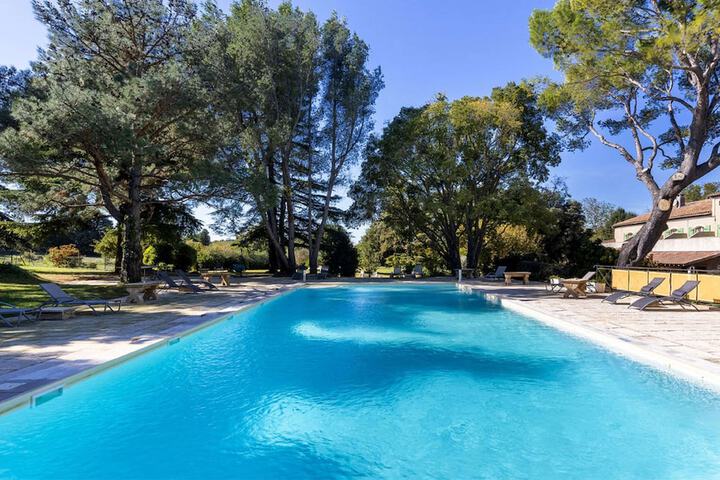 Hotel Pool