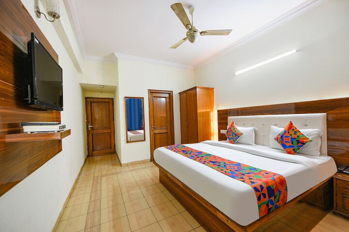 Room 13 of 26