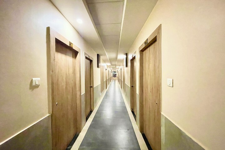 Ballroom/Hall 65 of 76