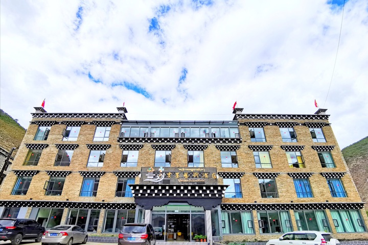 Hotel 4 of 15