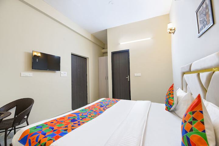 Room 10 of 26
