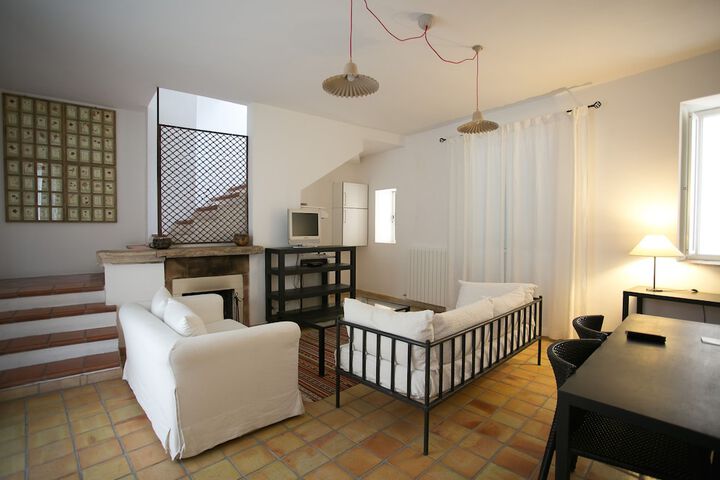 Room 8 of 48