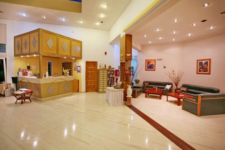 Entrance & Lobby