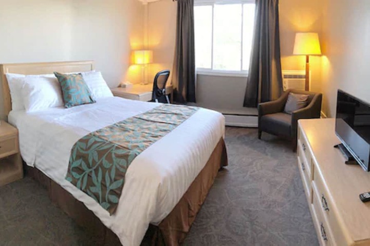 Room 7 of 12