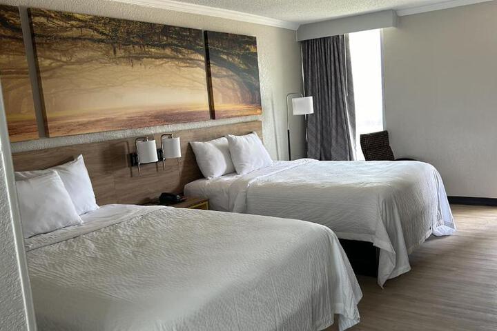 2 Queen Beds (4 of 22)