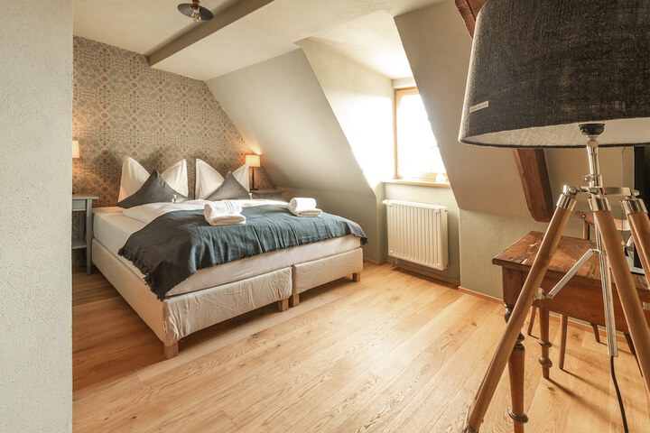 Room 8 of 42