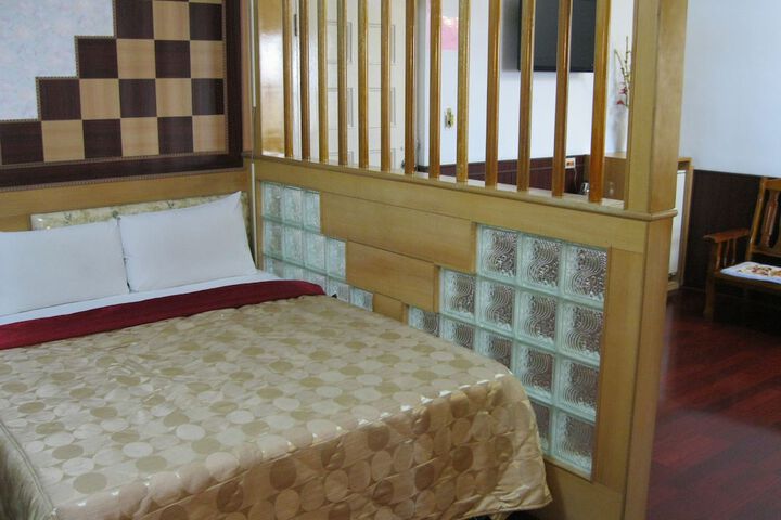 Room 16 of 36