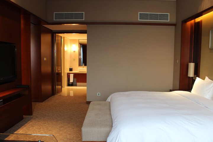 Room 13 of 71
