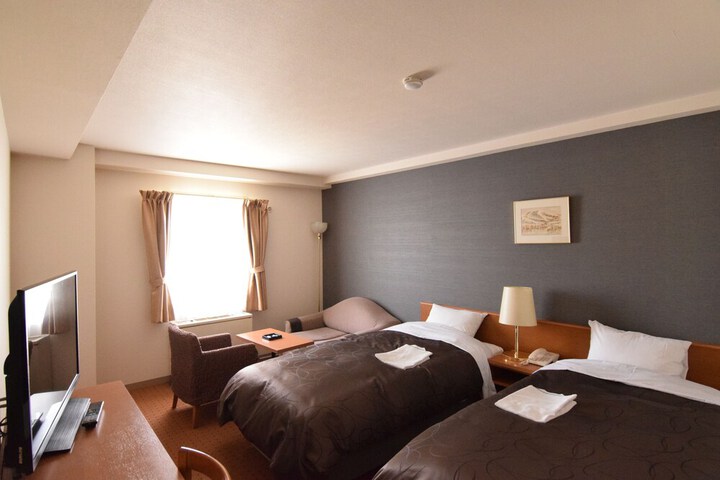 Room 7 of 33
