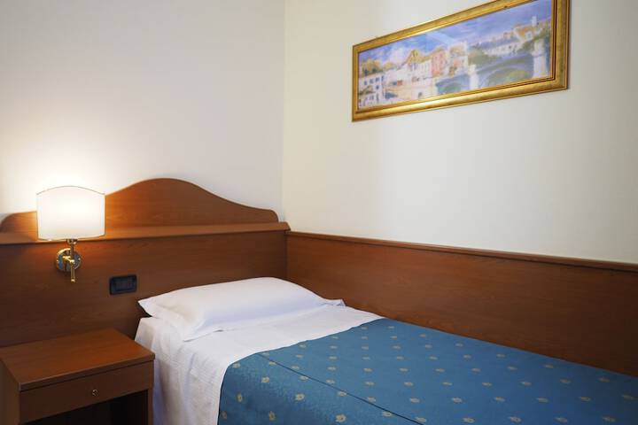 Room 10 of 37