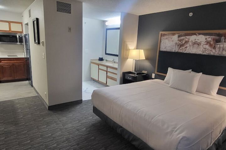 Room 4 of 37