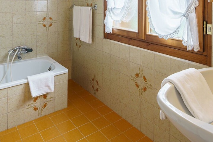 Room 8 of 16