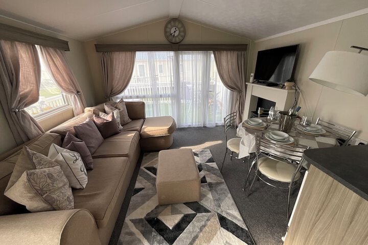Seaview Caravan 2 Bedroom Sleeps 6 -wifi -smart Tv in Colchester