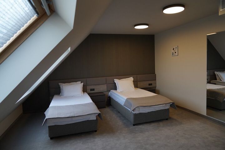 Room 11 of 22