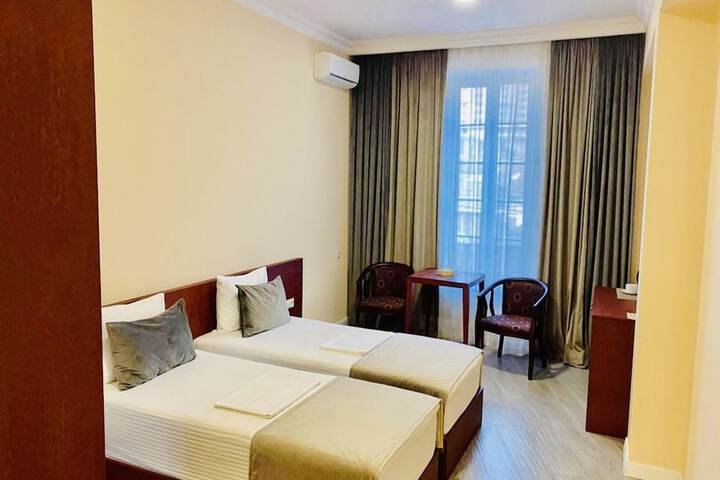 Room 8 of 22