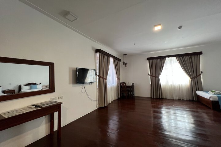 Room 10 of 34