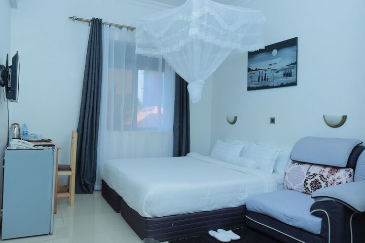 Room 28 of 182