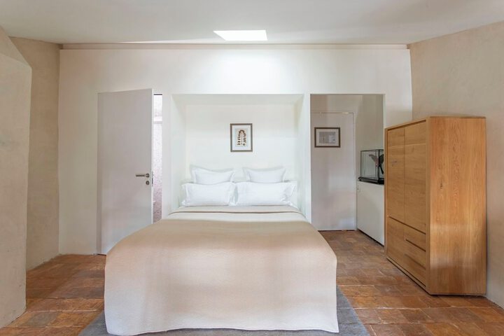 Room 34 of 105