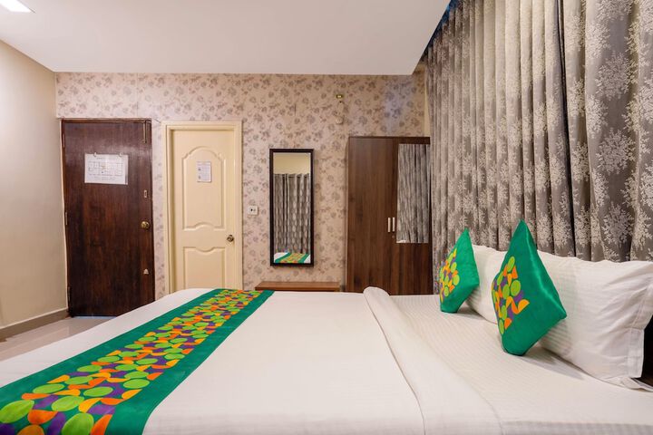 Room 10 of 42