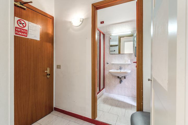 Room 15 of 25