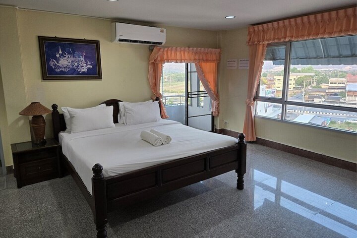 Room 33 of 108