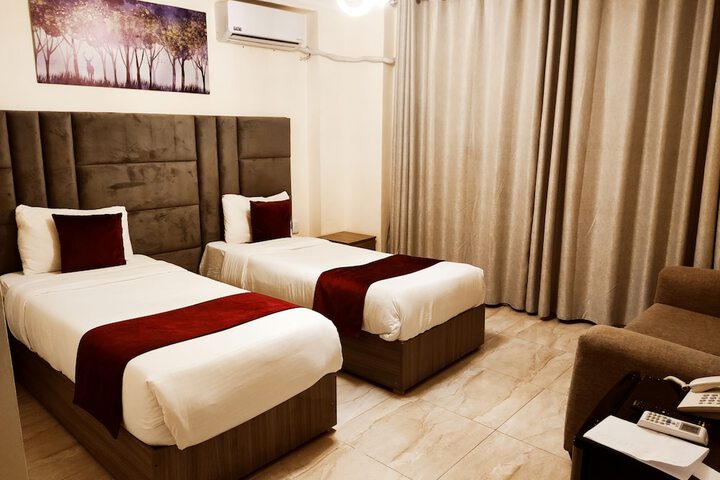 Room 4 of 14