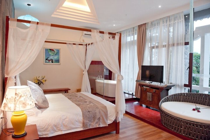 Room 8 of 161